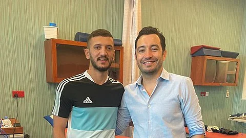 لمتابعة سير برنامجه العلاجي والتأهيلي.. طبيب الهلال يقف على حالة عبد الإله المالكي