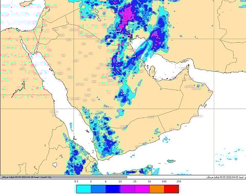 "الحصيني" يتوقّع حالة مطرية مصحوبة بغبار خلال الـ 24 ساعة المقبلة