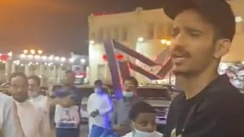 "فيديو بائع البطاطس السعودي" يلقى تعاطفاً وإعجابًا.. و"أمانة تبوك" توضح