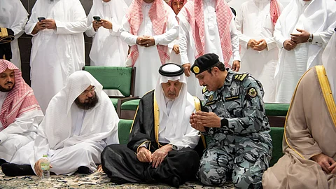 أمير مكة يشارك في الإفطار الرمضاني بالحرم بحضور الشيخ عبدالرحمن السديس واللواء محمد البسامي