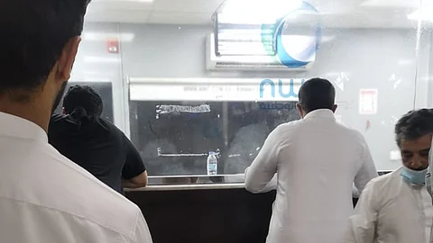 مواطنون في جدة يشكون قلة صهاريج المياه وسوق سوداء رفعت الأسعار