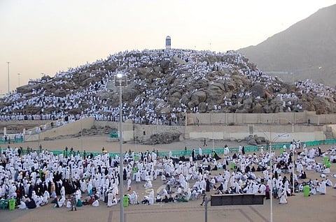 هل حامل التأشيرة السياحية يحق له التسجيل بحملات الحج؟ الوزارة تجيب