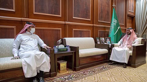 نائب أمير حائل يستقبل مدير الشؤون الصحية بالمنطقة