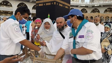 فتيان الكشافة يشاركون في خدمة المعتمرين خلال شهر رمضان بالمسجد الحرام