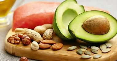 7 علامات تدل على أنك بحاجة لتناول المزيد من الدهون الصحية