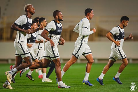 جانب من تدريبات فريق النصر الأول لكرة القدم