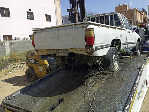 إزالة٣٢٠ مركبة تالفة وهيكلًا خربًا من أحياء الطائف