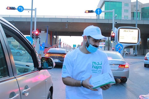 "المسؤولية الاجتماعية" يطلق مبادرة وجبات الإفطار عند الإشارات والتقاطعات