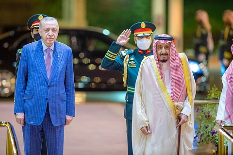خادم الحرمين الشريفين يستقبل الرئيس التركي