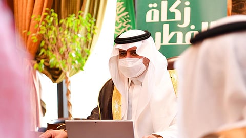 أمير تبوك يدشن مشروع زكاة الفطر الموحد بالمنطقة