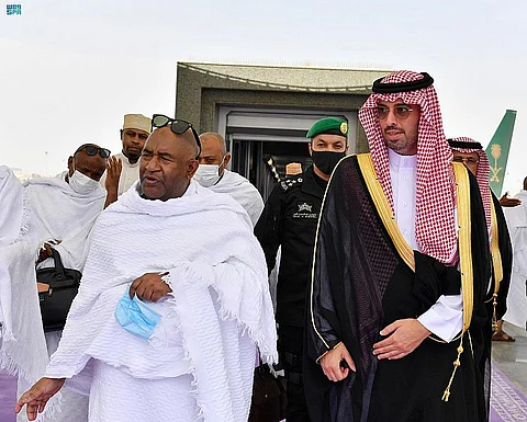 الأمير سعود بن عبدالله بن جلوي يستقبل الرئيس عثمان غزالي رئيس جمهورية القمُر