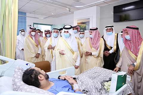 أمير الشرقية سعود بن نايف يزور المرضى المنومين في مستشفى الملك فهد
