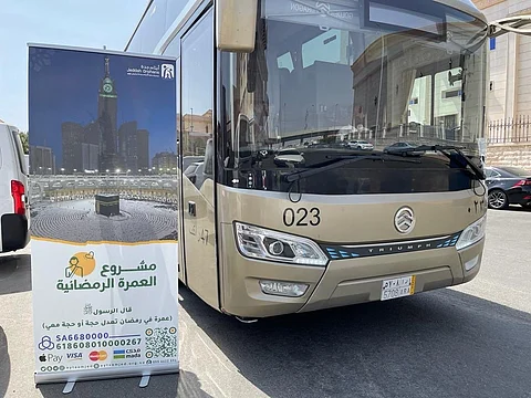 شاهد.. أيتام جدة وأمهاتهم يؤدون عمرة رمضان