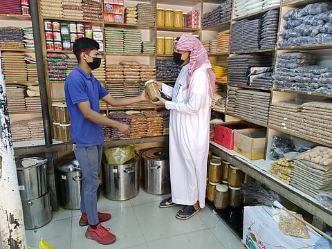 إقبال على "التوابل" في وادي الدواسر مع حلول شهر رمضان