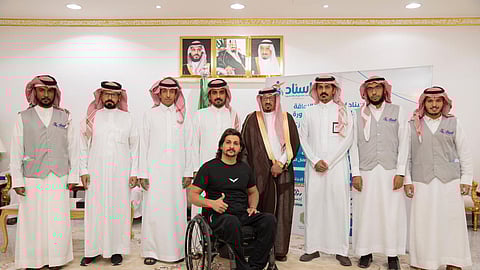 جمعية "إسناد" تكرم سالم علي الصيعري من ذوي الإعاقة الحركية