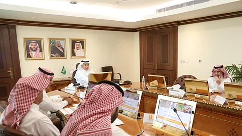 عبدالرحمن الفضلي يرأس اجتماع لجنة وفرة السلع الغذائية