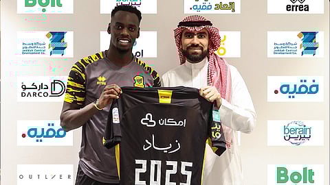 الاتحاد يجدد عقد المدافع زياد الصحفي
