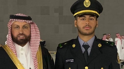 العميد حمود الحارثي يحتفي بتخرج ابنه الملازم "سلطان" من كلية الملك خالد العسكرية