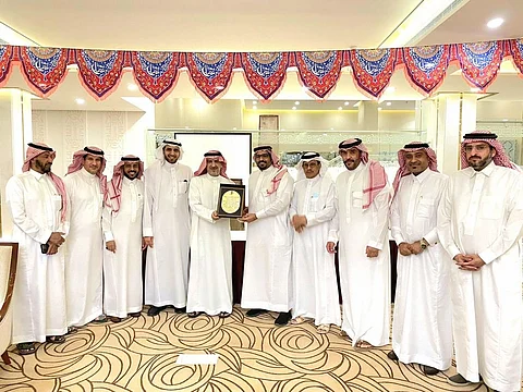 ملتقى إعلاميون يقيم إفطاره السنوي ويمنح "المطلق" العضوية الشرفية