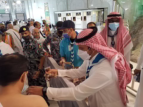 "بندر بن سلمان" يزور مركز "بادر" الكشفي لخدمة ضيوف الرحمن