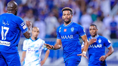 لاعبو الهلال يحتفلون بالفوز على أبها