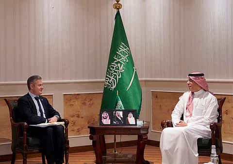 الدكتور عواد العواد يستقبل مدير عام إدارة الشرق الأوسط وأفريقيا في وزارة الخارجية والتجارة النيوزيلندية جوناثان كير
