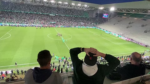 فيديو مرعب.. شاهد ما فعلته جماهير فريق فرنسي باللاعبين بعد الهزيمة والهبوط