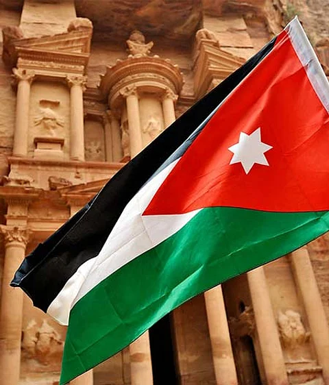 الأردن يقرر إلغاء شرط إلزامية ارتداء الكمامة