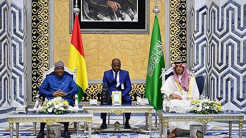 الرئيس الغيني يختتم زيارته للسعودية