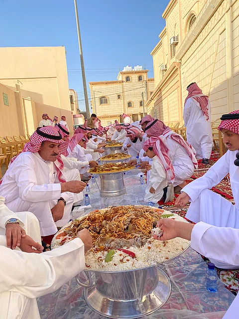 شاهد.. هكذا يقضي الحائليون عيد الفطر ويحافظون على عادات الأجداد