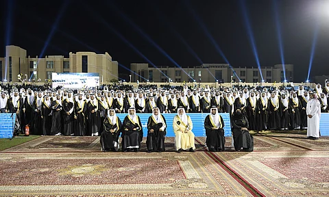 أمير الشرقية في صورة جماعية مع الخريجين