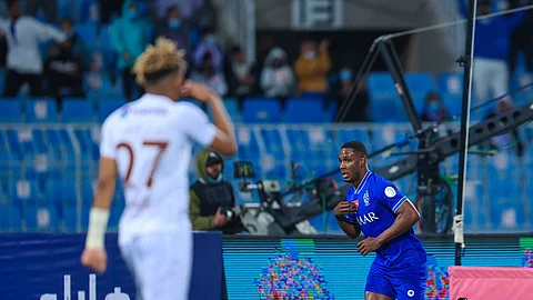 الأندية "الأوروبية" ما زالت مهتمة بمحترف "الهلال" النيجيري "إيغالو"