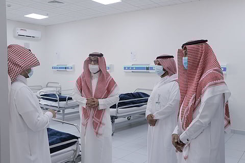مدير "الموارد البشرية" بتبوك يتفقد فروع الوزارة في تيماء