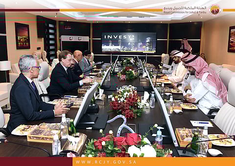 السفير الفرنسي لودوفيك بوي يزور ينبع