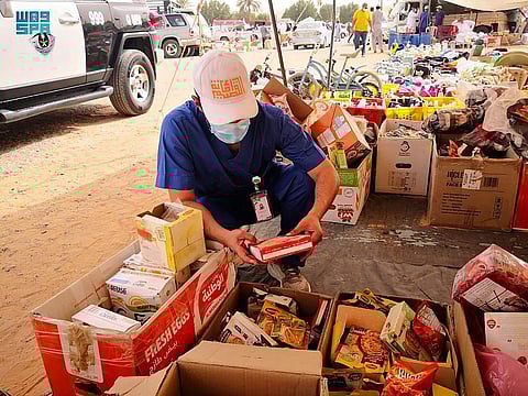 ضبط 6 أطنان من المواد الغذائية منتهية الصلاحية في سوق ببريدة