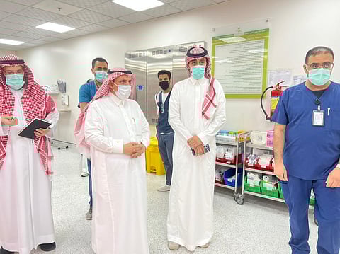 مدير تعليم الطائف يزور المعلمات المصابات في حادث مروري