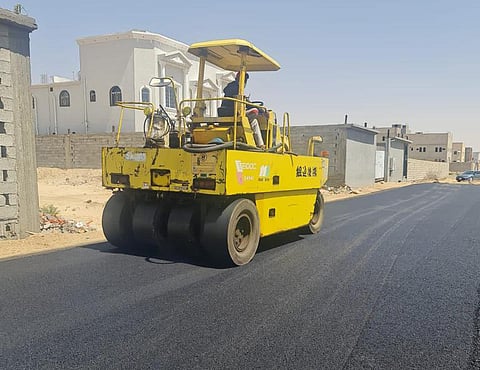 سفلتة 370 ألف متر مربع من شوارع مخططات المنح بالطائف