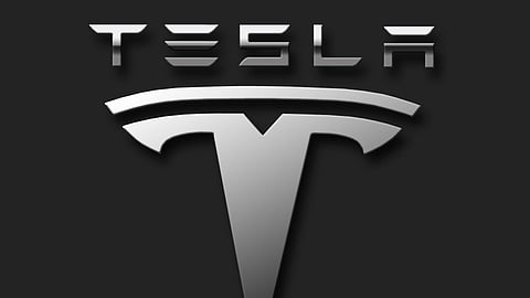 "تسلا" تُقاضي موظفًا سابقًا سرق أسرارًا تجارية حول أحد أبرز مشروعاتها