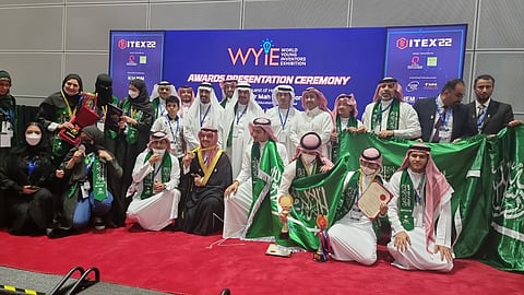 طلاب سعوديون يبهرون العالم ويتزاحمون على منصات التتويج تحقيقًا لطموح ولي العهد