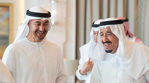 الملك يتلقى اتصالاً هاتفيًا من الشيخ محمد بن زايد هنأه فيه بعيد الفطر