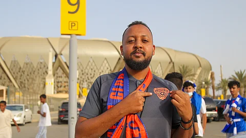 لمشاهدة نهائي كأس الملك.. جماهير الهلال والفيحاء تتوافد لملعب الجوهرة المشعة