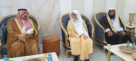 أمير الرياض يزور الشيخ منصور الجوفان