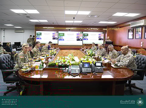 الفريق الأول الركن فياض الرويلي يبحث سبل التعاون العسكري مع الفريق أول مايكل كوريلا