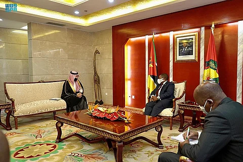 الرئيس الموزمبيقي فيليب نيوسي يستقبل المستشار أحمد قطان