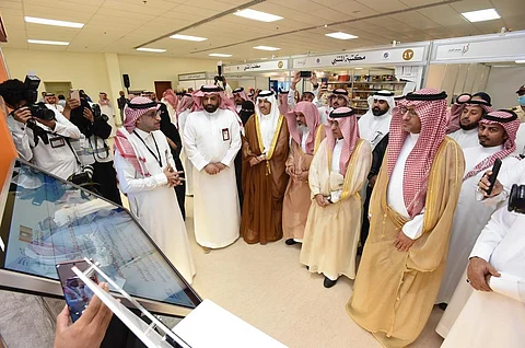 محافظ الجبيل عبد الله العسكر يفتتح معرض الجبيل الأول للكتاب