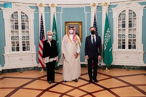 نائب وزير الدفاع يلتقى وزير الخارجية الأمريكي