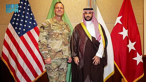 الأمير خالد بن سلمان ومايكل إي كوريلا