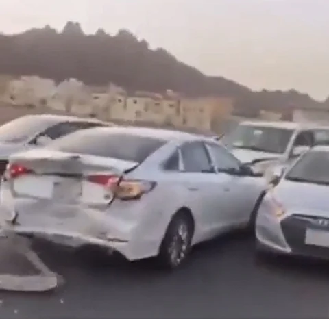 الإطاحة بمواطن سرق مركبة وتعمَّد صدم أخرى على طريق عام بحائل