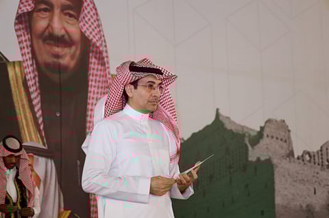 "الإجازة المطولة" تتوهج شعراً وفناً في "قاف الرياض"