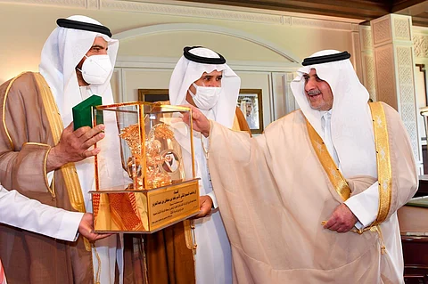 أمير تبوك يستقبل إدارة ولاعبي ناديَي "الصقور" و"الخالدي"